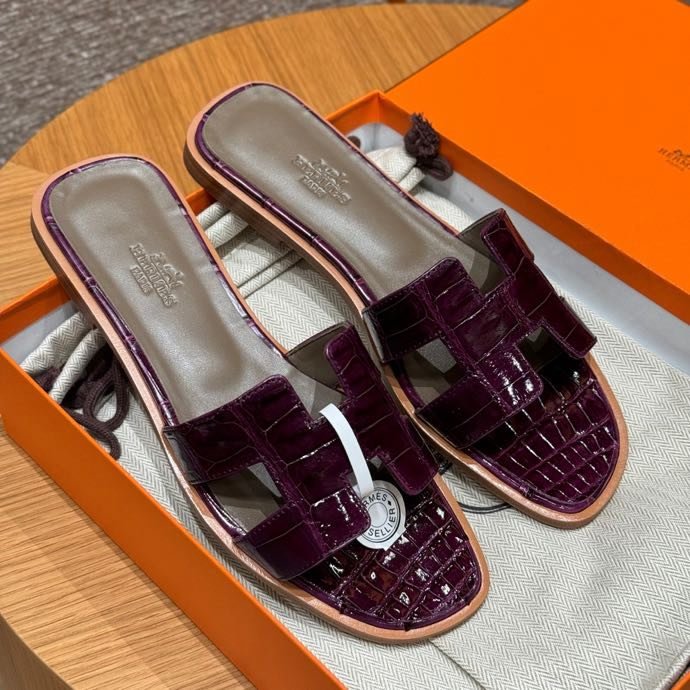 Шльопанці Oran з шкіри крокодила колір фіолетовий галон