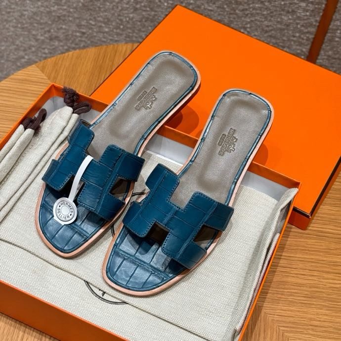 Шлепанцы Oran из кожи крокодила цвет греческий синий
