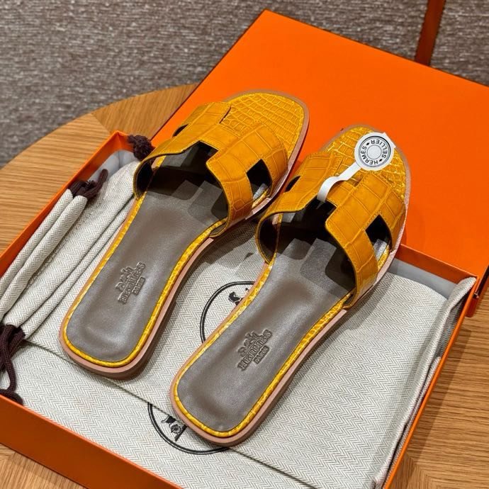 Шлепанцы Oran из кожи крокодила цвет янтарно-желтый