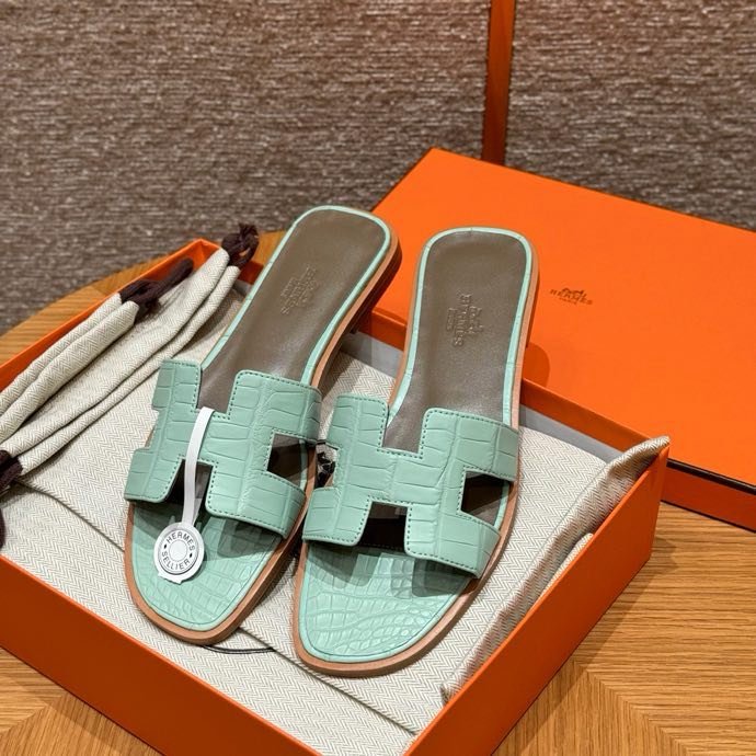 Шлепанцы Oran из кожи крокодила цвет мятно зеленый