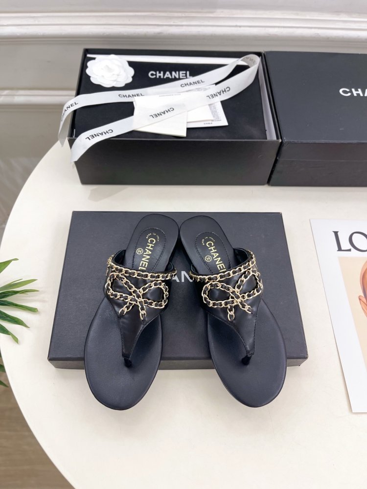 Шльопанці жіночі