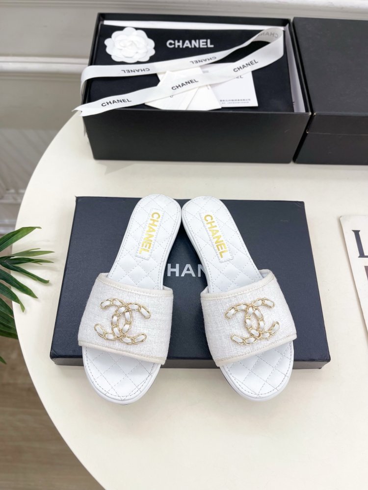 Шльопанці жіночі