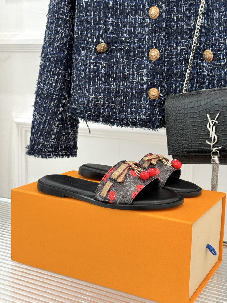 Шльопанці жіночі