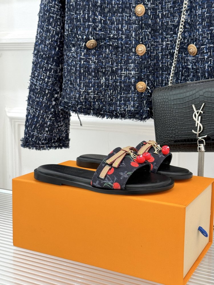 Шлепанцы женские