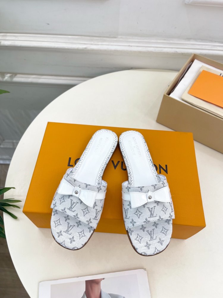 Шлепанцы женские