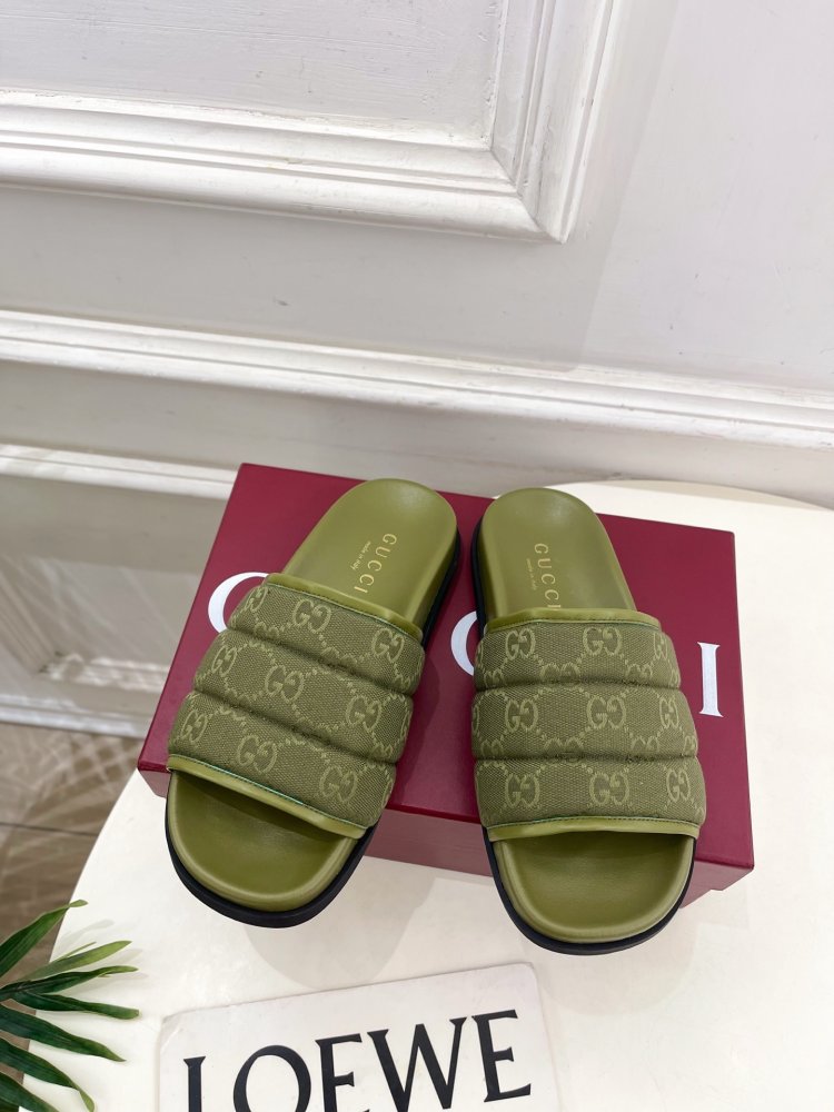 Шльопанці жіночі