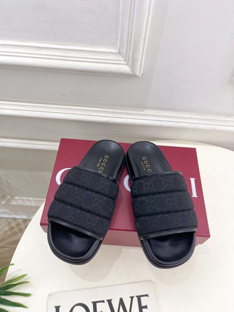 Шльопанці жіночі