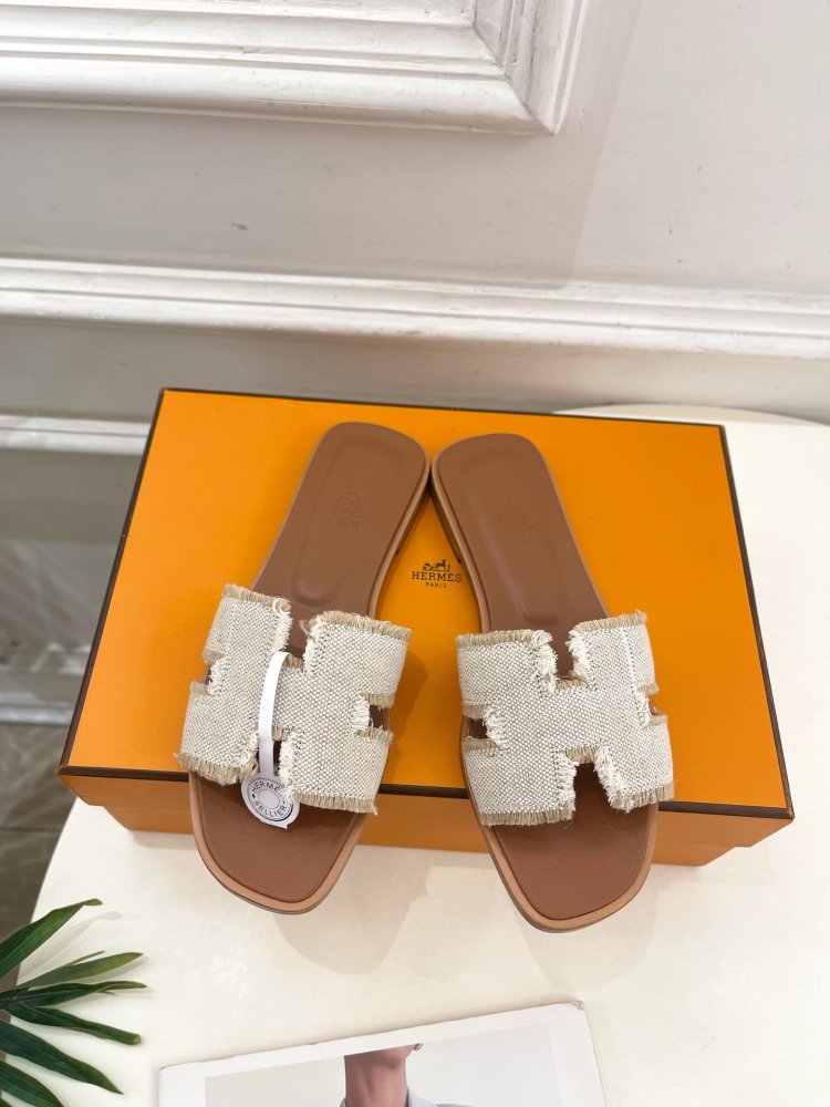 Шльопанці жіночі