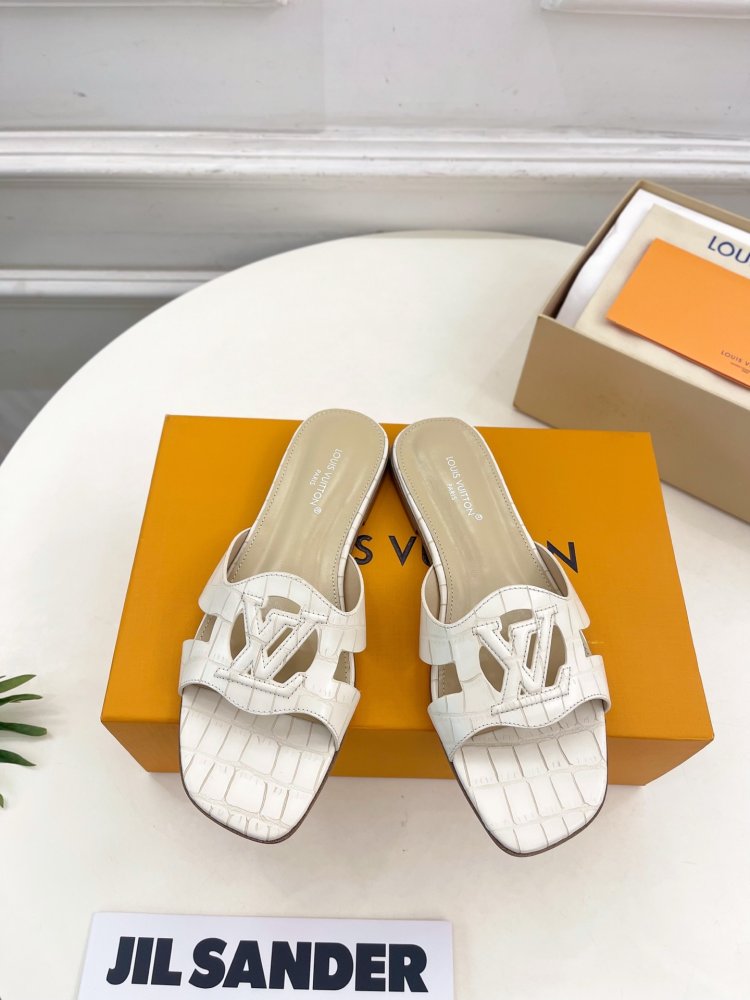 Шлепанцы женские