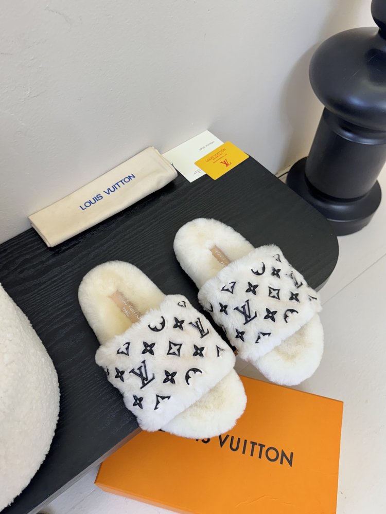 Шльопанці жіночі