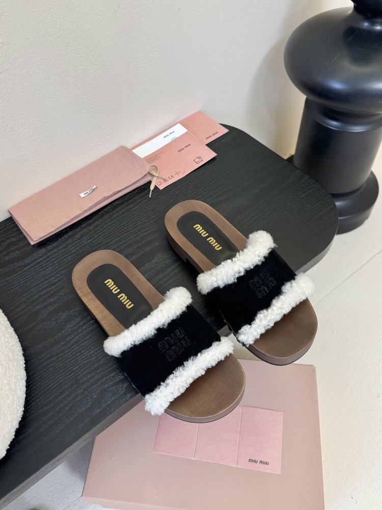 Шльопанці жіночі