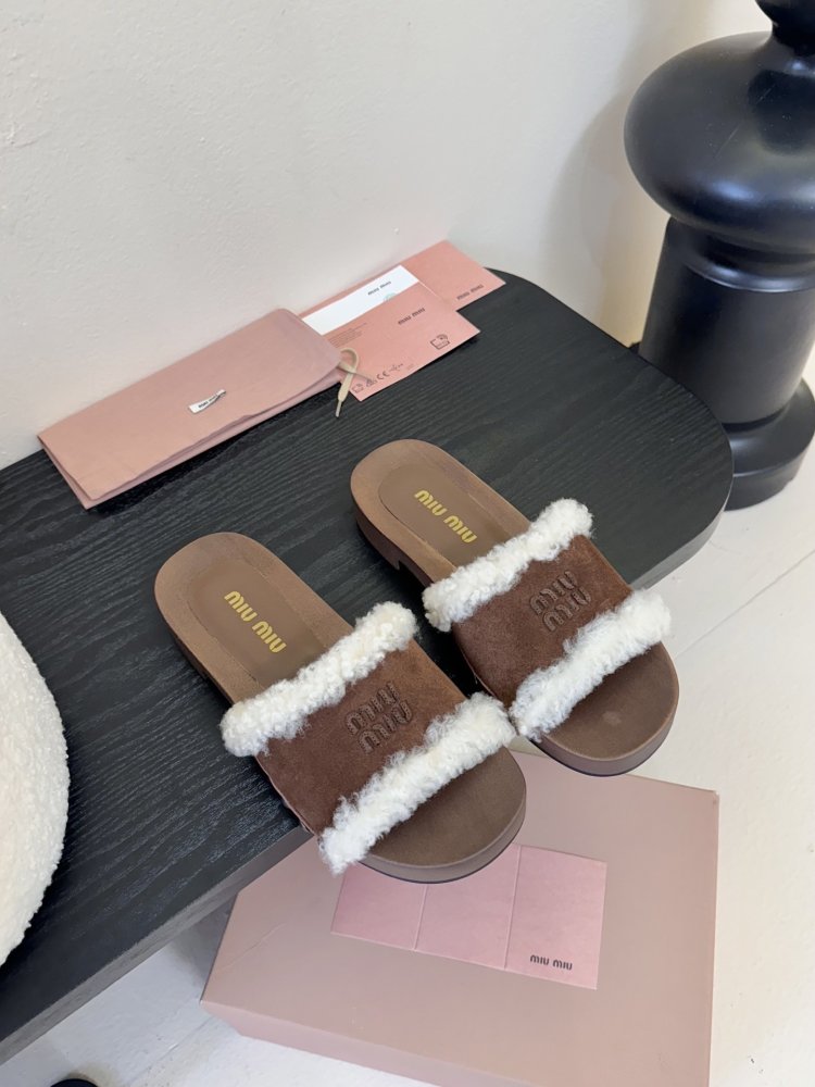 Шльопанці жіночі