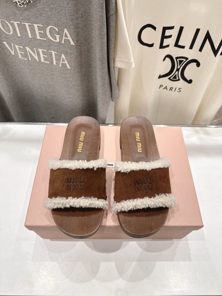 Шльопанці жіночі