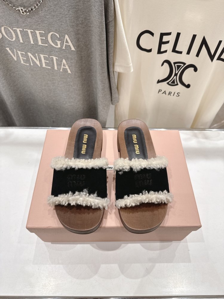 Шльопанці жіночі