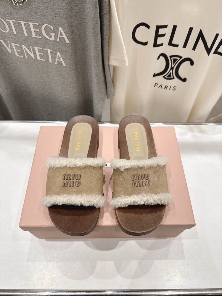 Шльопанці жіночі