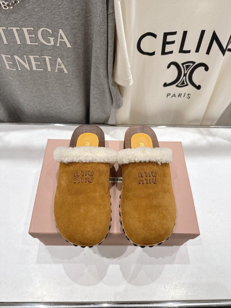 Шльопанці жіночі