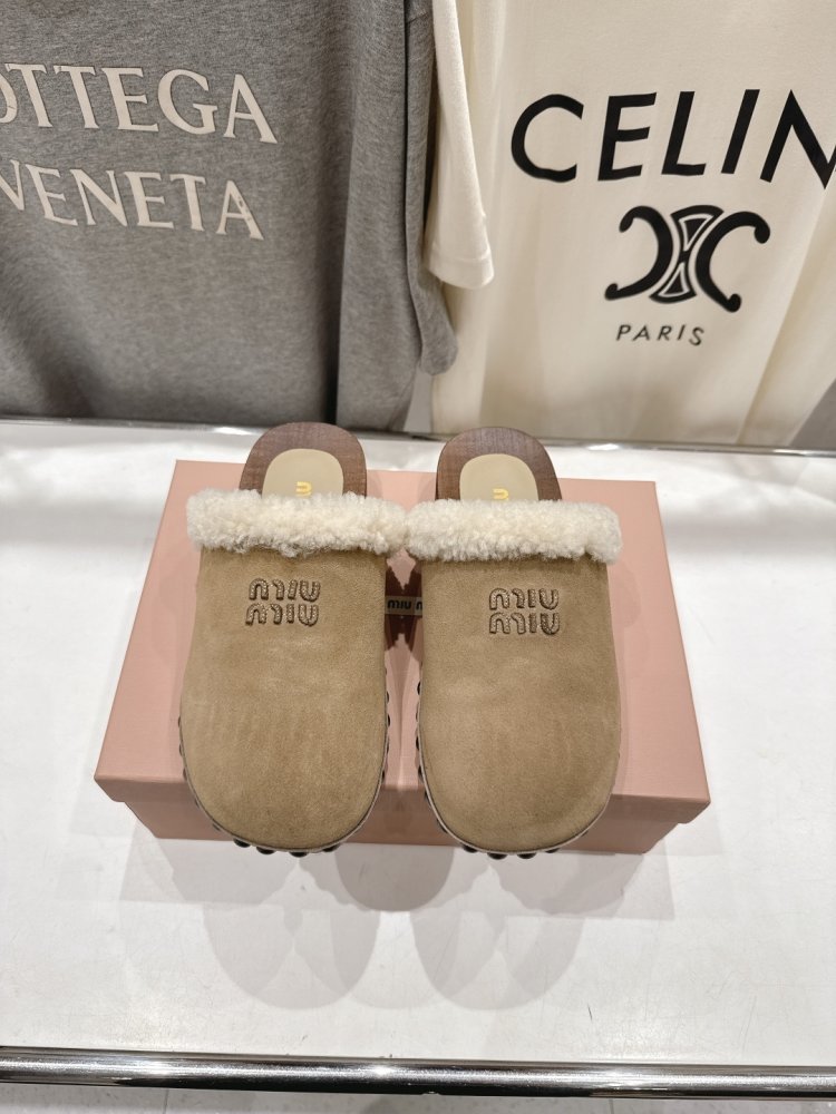 Шльопанці жіночі