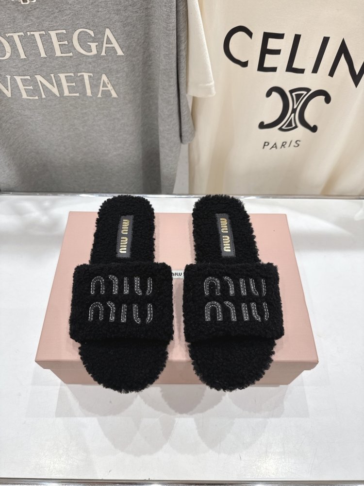 Шльопанці жіночі