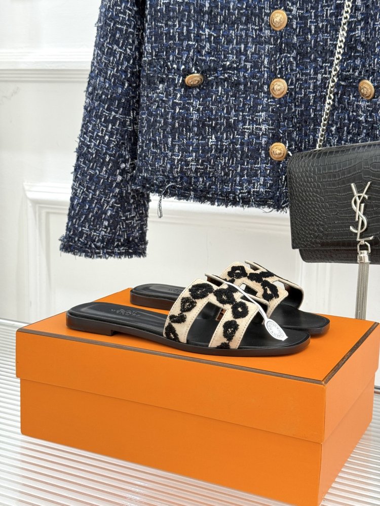 Шльопанці жіночі