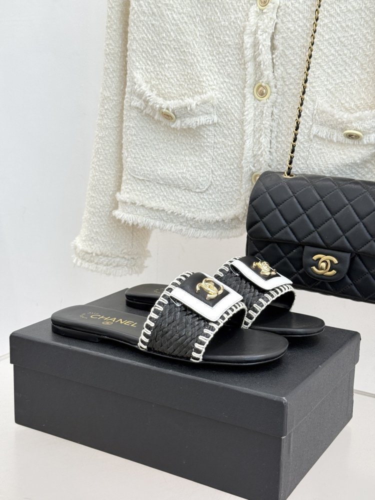 Шлепанцы женские