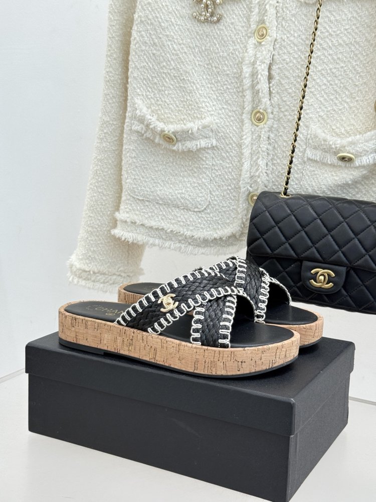 Шлепанцы женские