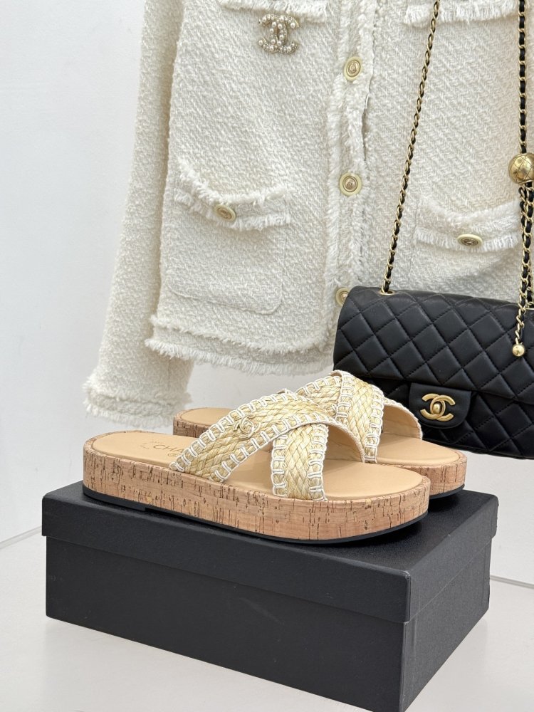 Шлепанцы женские