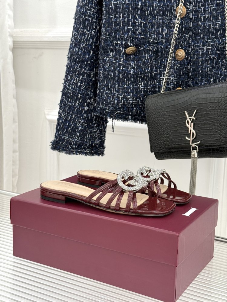 Шльопанці жіночі