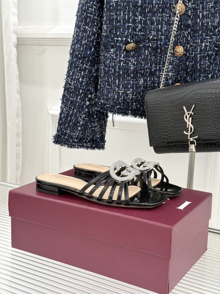 Шльопанці жіночі