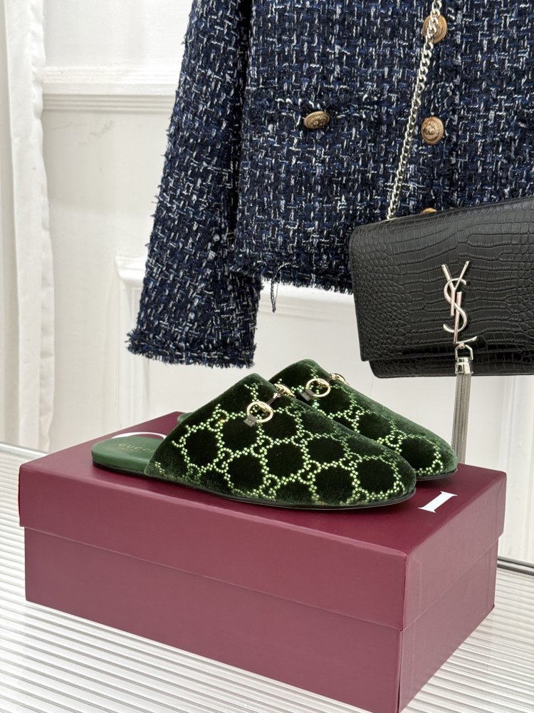 Шльопанці жіночі