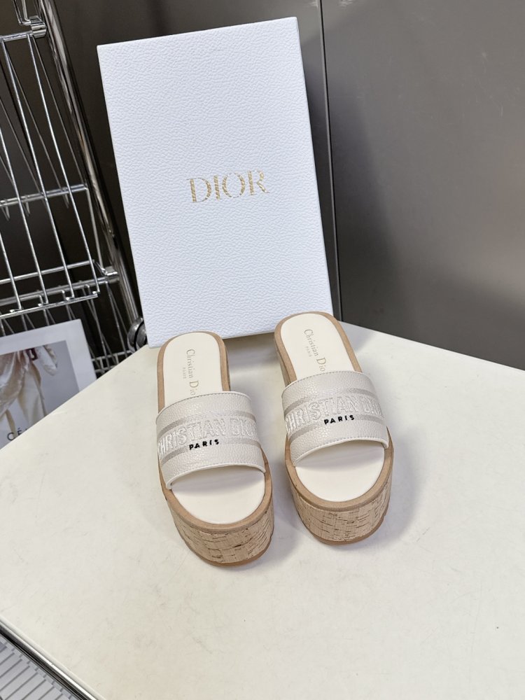 Шльопанці жіночі