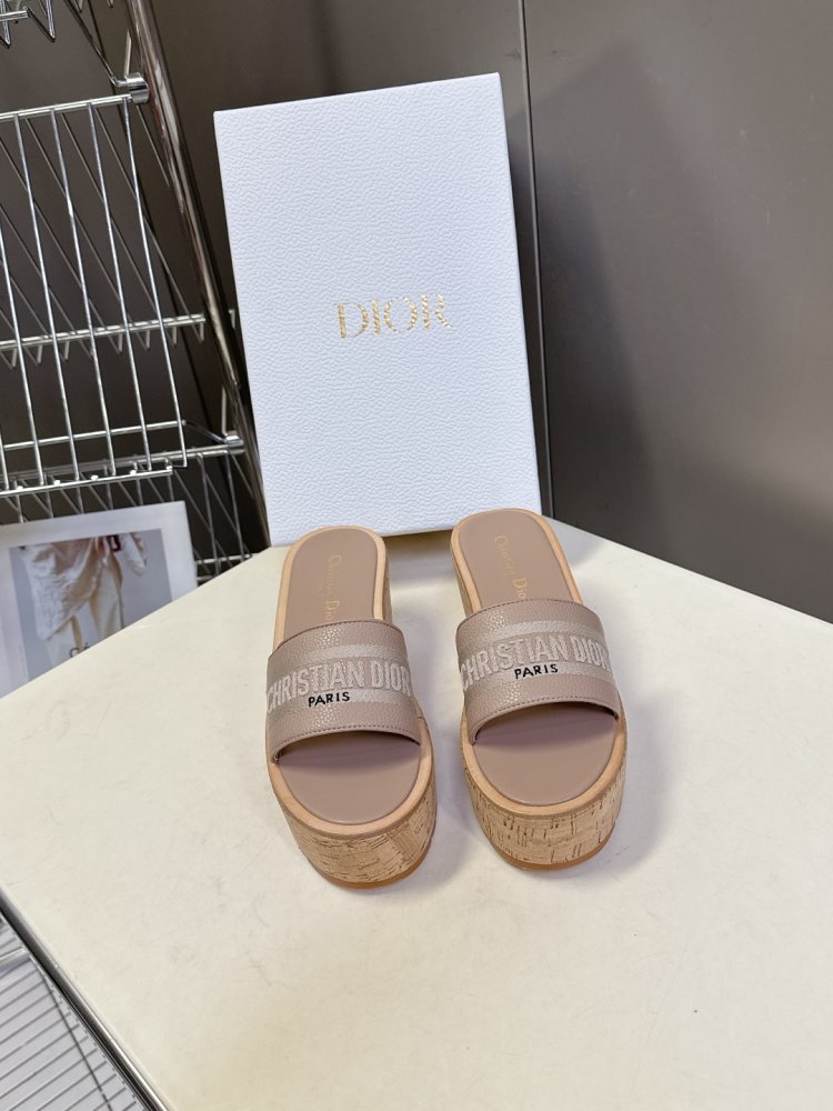 Шлепанцы женские