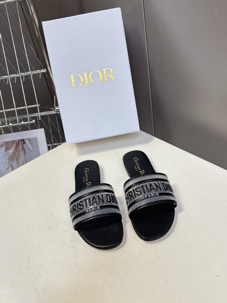 Шльопанці жіночі