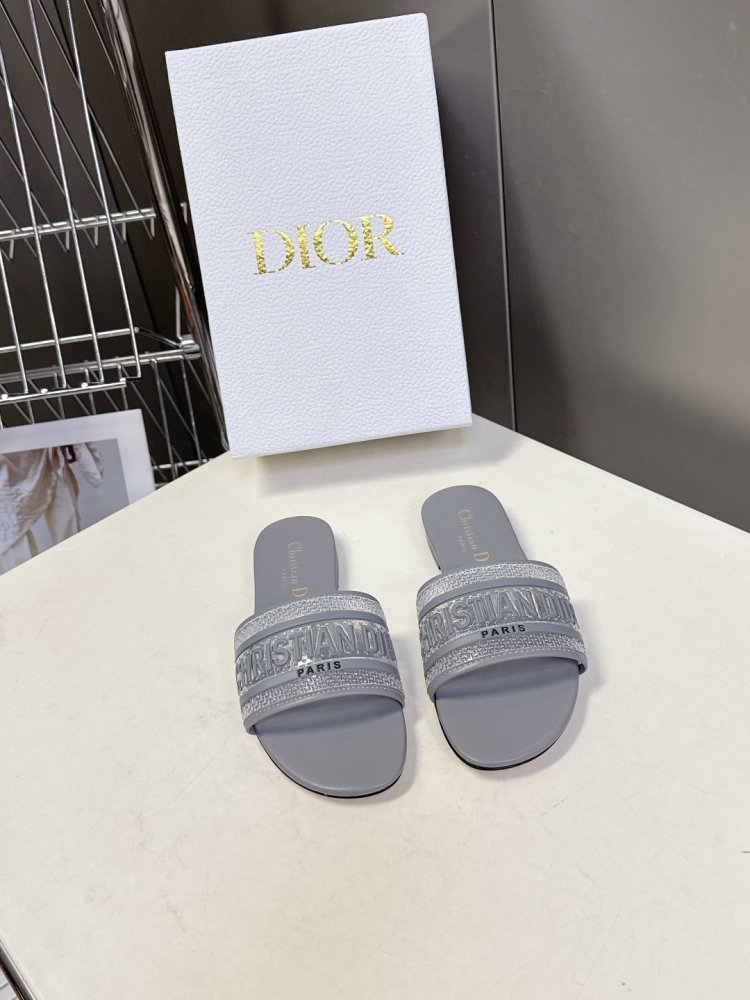 Шльопанці жіночі