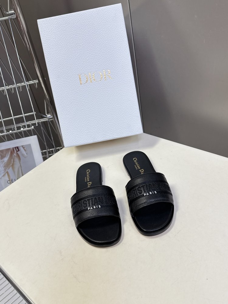 Шльопанці жіночі