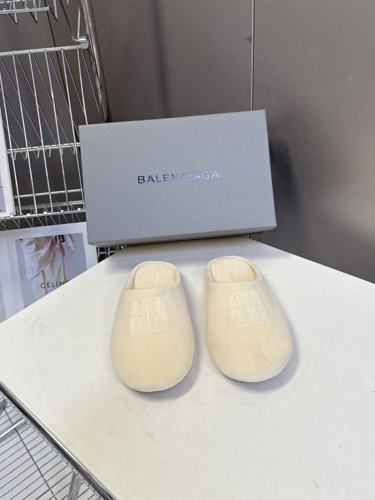 Шльопанці жіночі