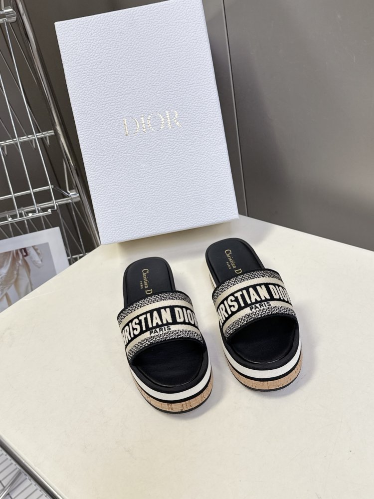 Шльопанці жіночі