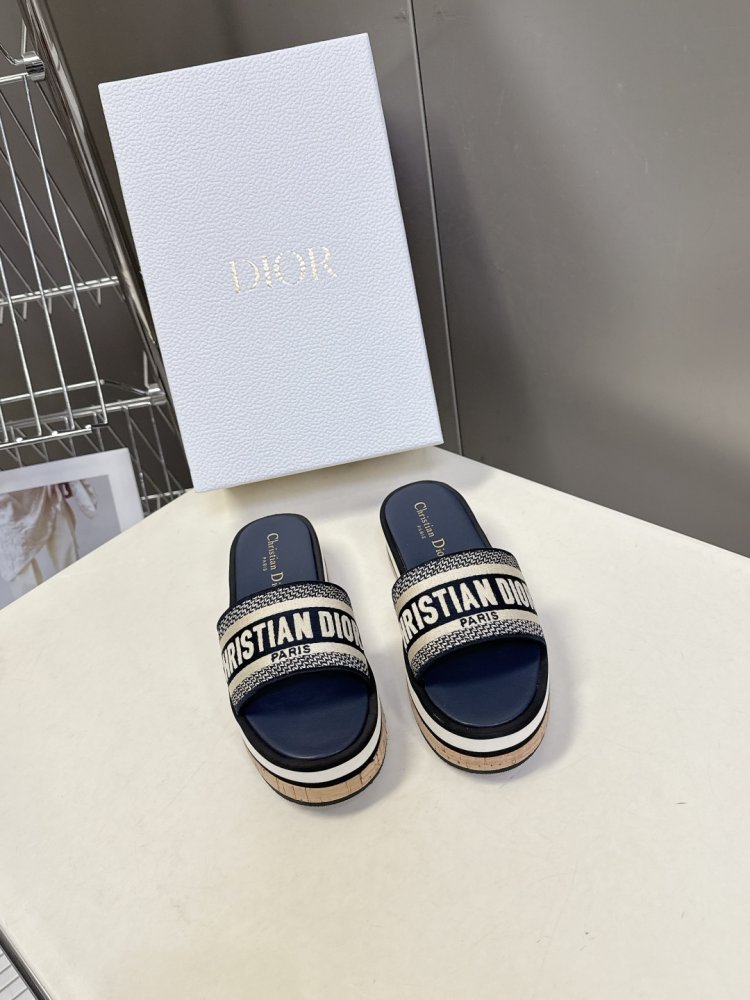 Шльопанці жіночі