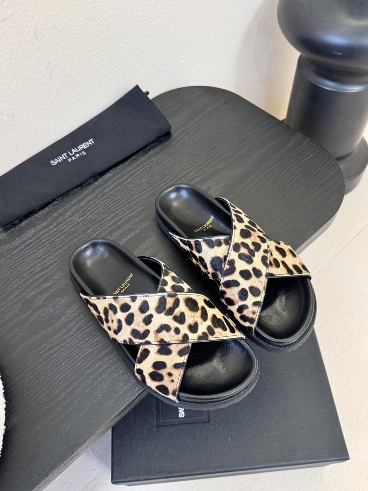 Шлепанцы женские