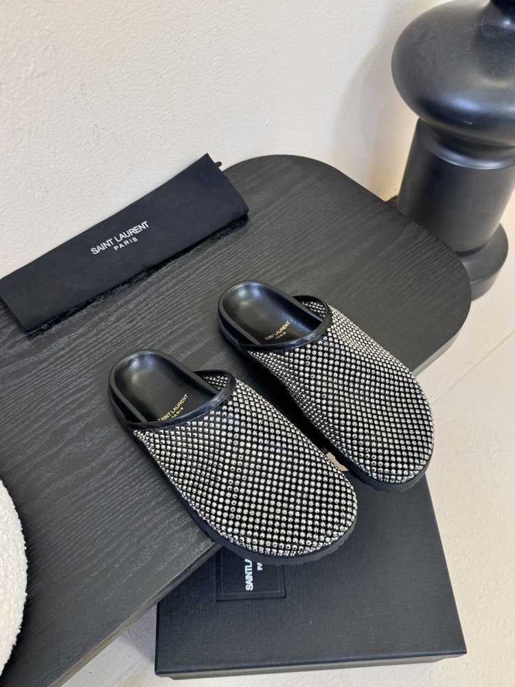 Шлепанцы женские