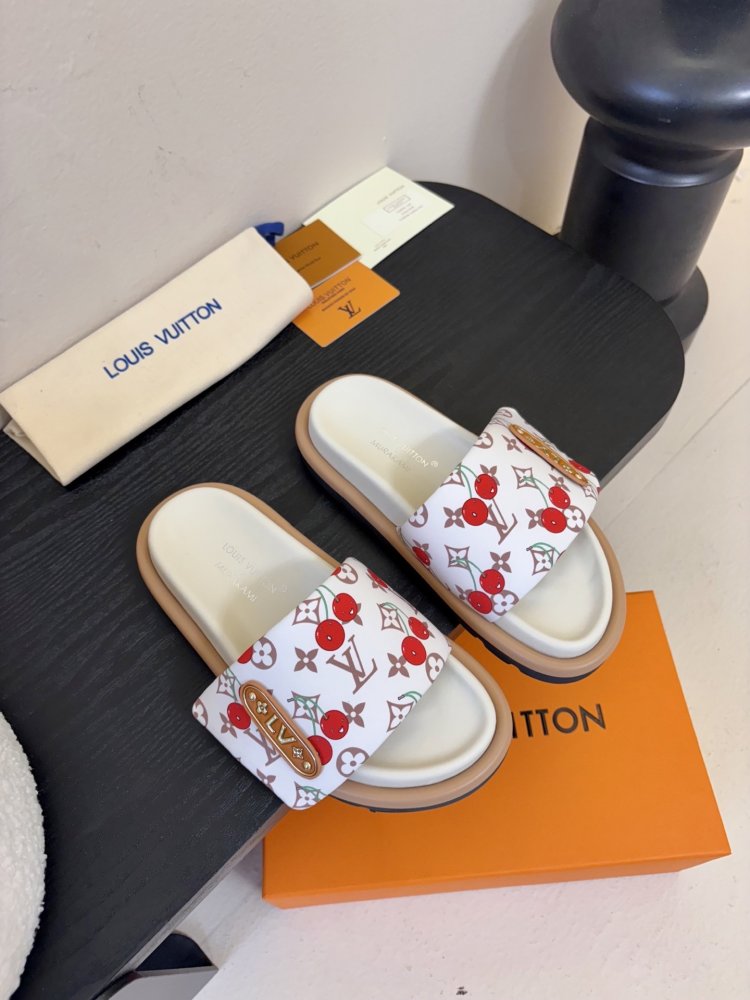 Шлепанцы женские