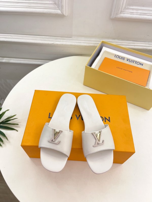 Шлепанцы женские