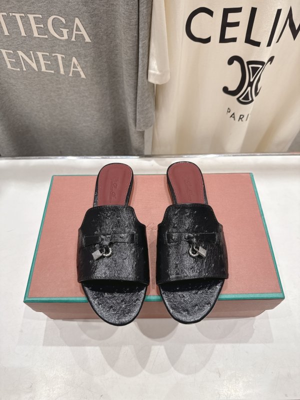 Шлепанцы женские