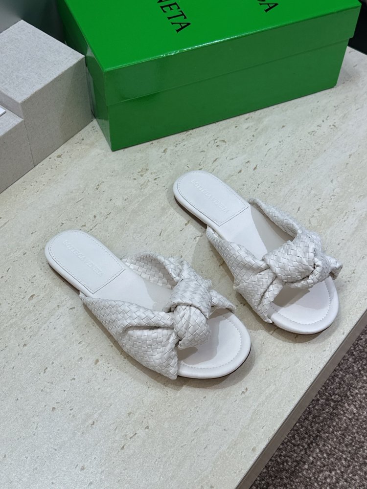 Шлепанцы женские