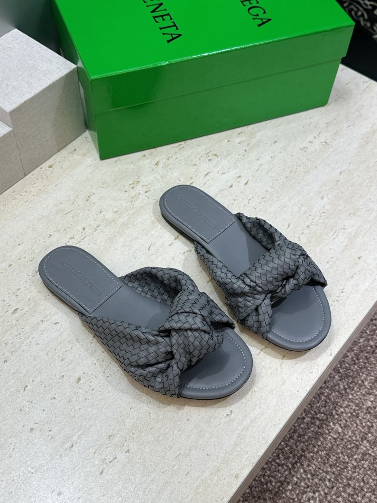 Шлепанцы женские
