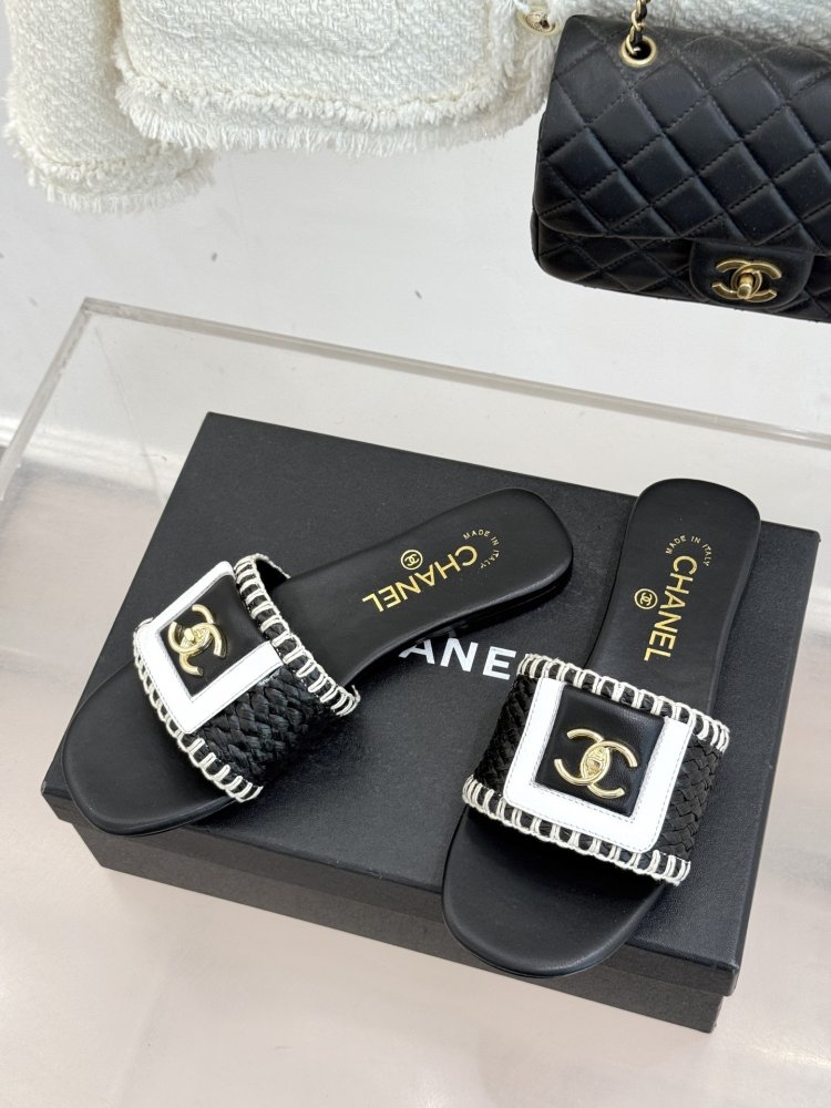 Шлепанцы женские фото 2