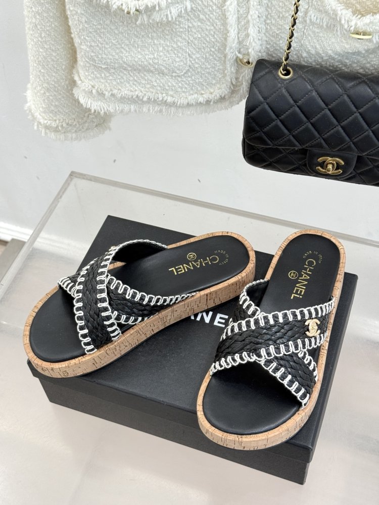 Шлепанцы женские фото 2