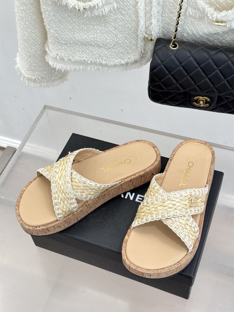 Шлепанцы женские фото 2