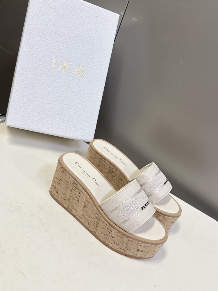 Шльопанці жіночі фото 2