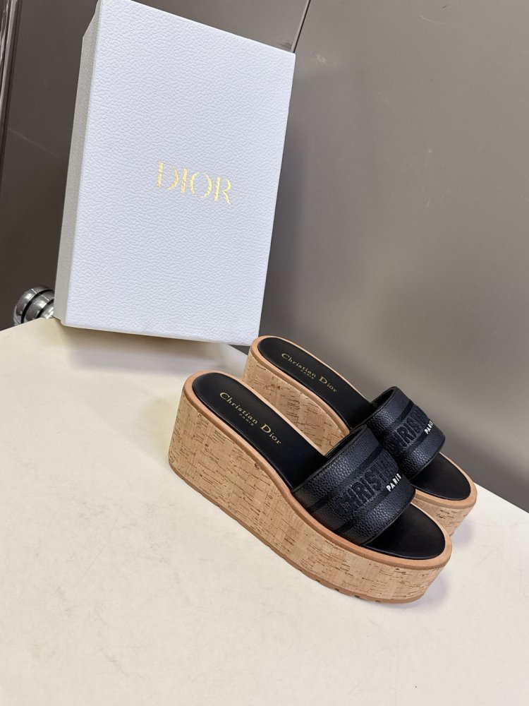 Шлепанцы женские фото 2