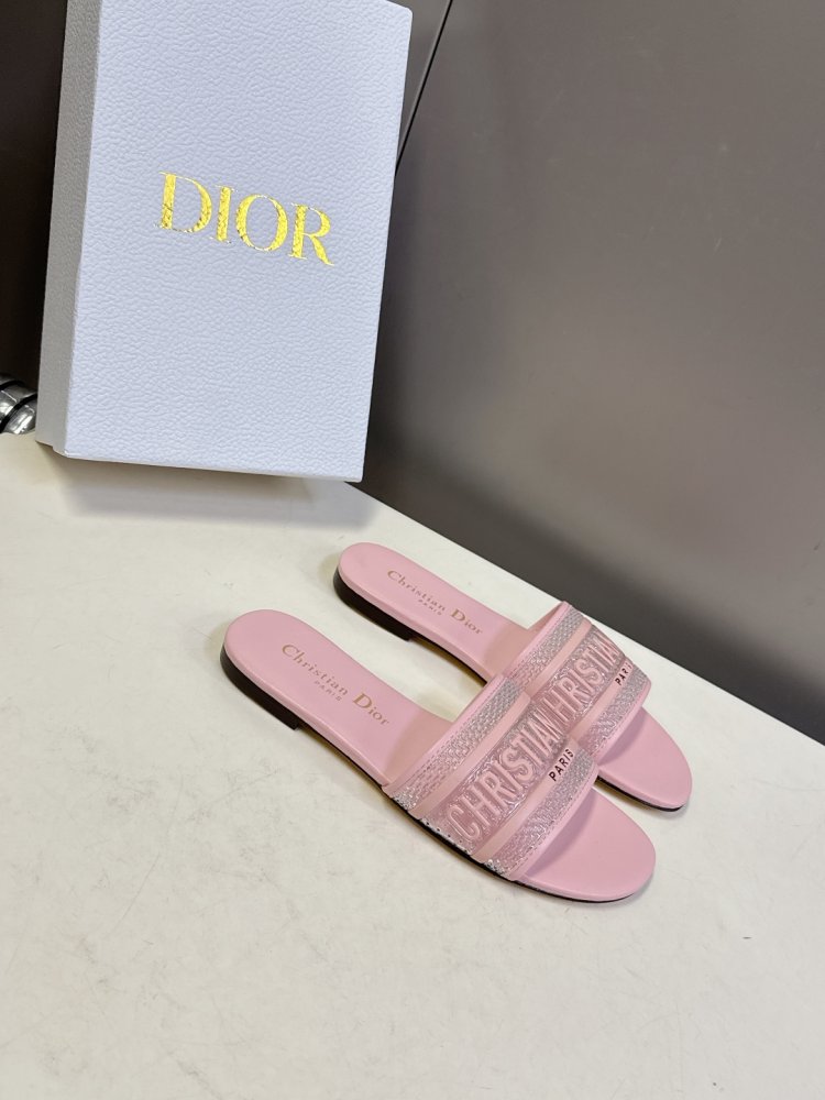 Шлепанцы женские фото 2